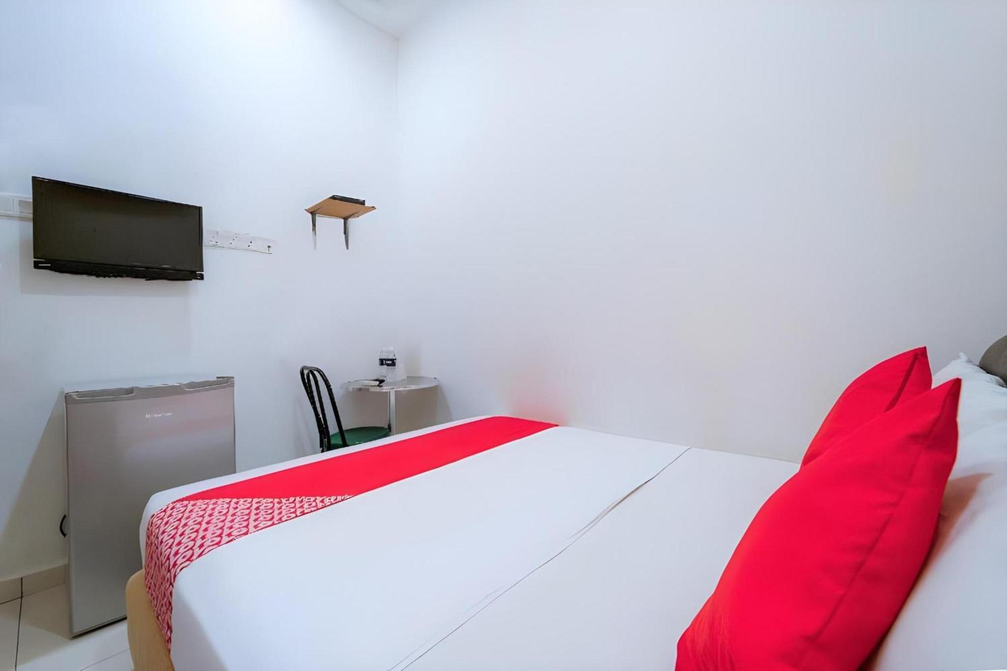 โอโย 89807 มาย บัดเจ็ต โฮม Hotel บาตูเฟอริงกี ภายนอก รูปภาพ